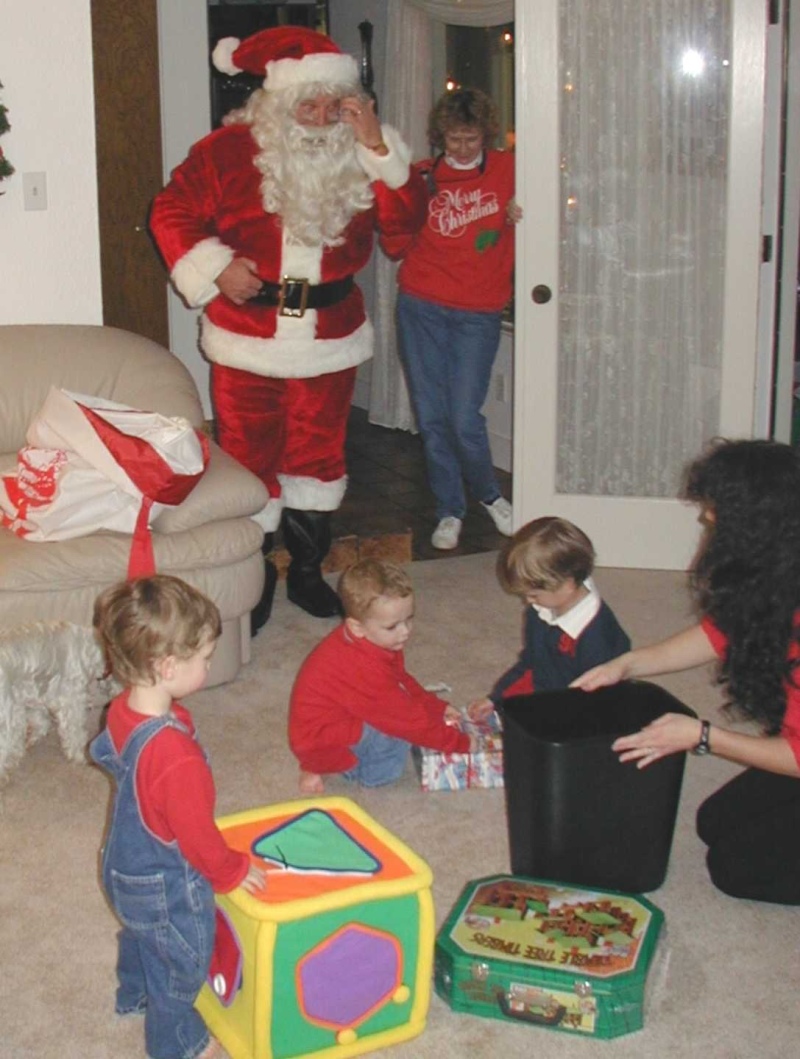 Hildebrand Christmas ScreenSaver/800x600_2002-12-24 Christmas Eve 20.jpg